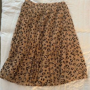 Animal print pleated skirt